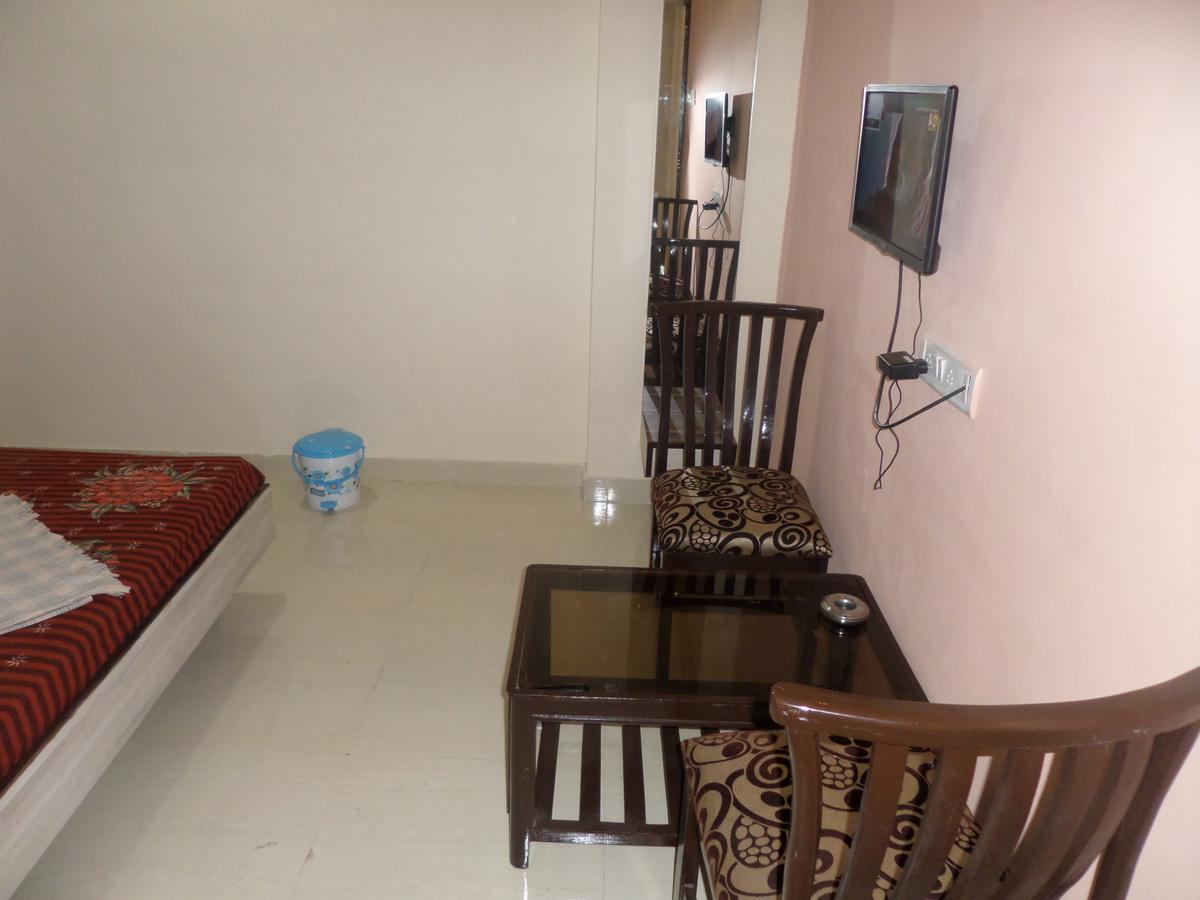 Hotel Riya-Raj Lodging Titwala Zimmer foto