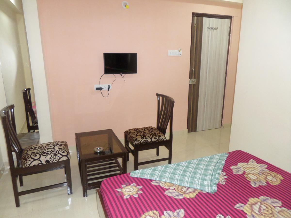 Hotel Riya-Raj Lodging Titwala Exterior foto